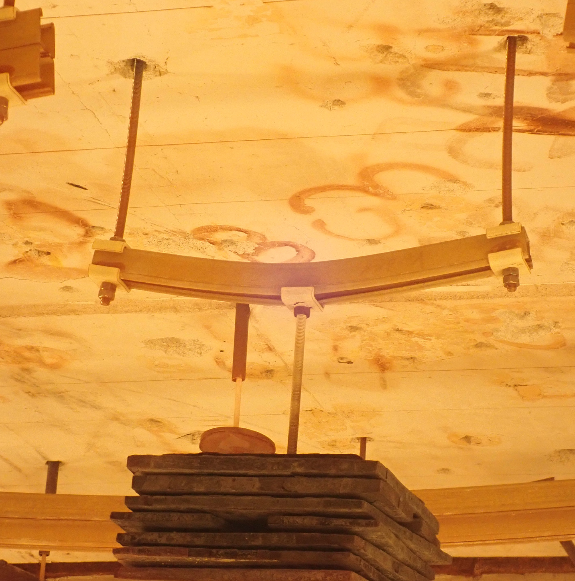 MX channel support assembly with suspended test weights, pictured in the MIDFIX FRS booklet.